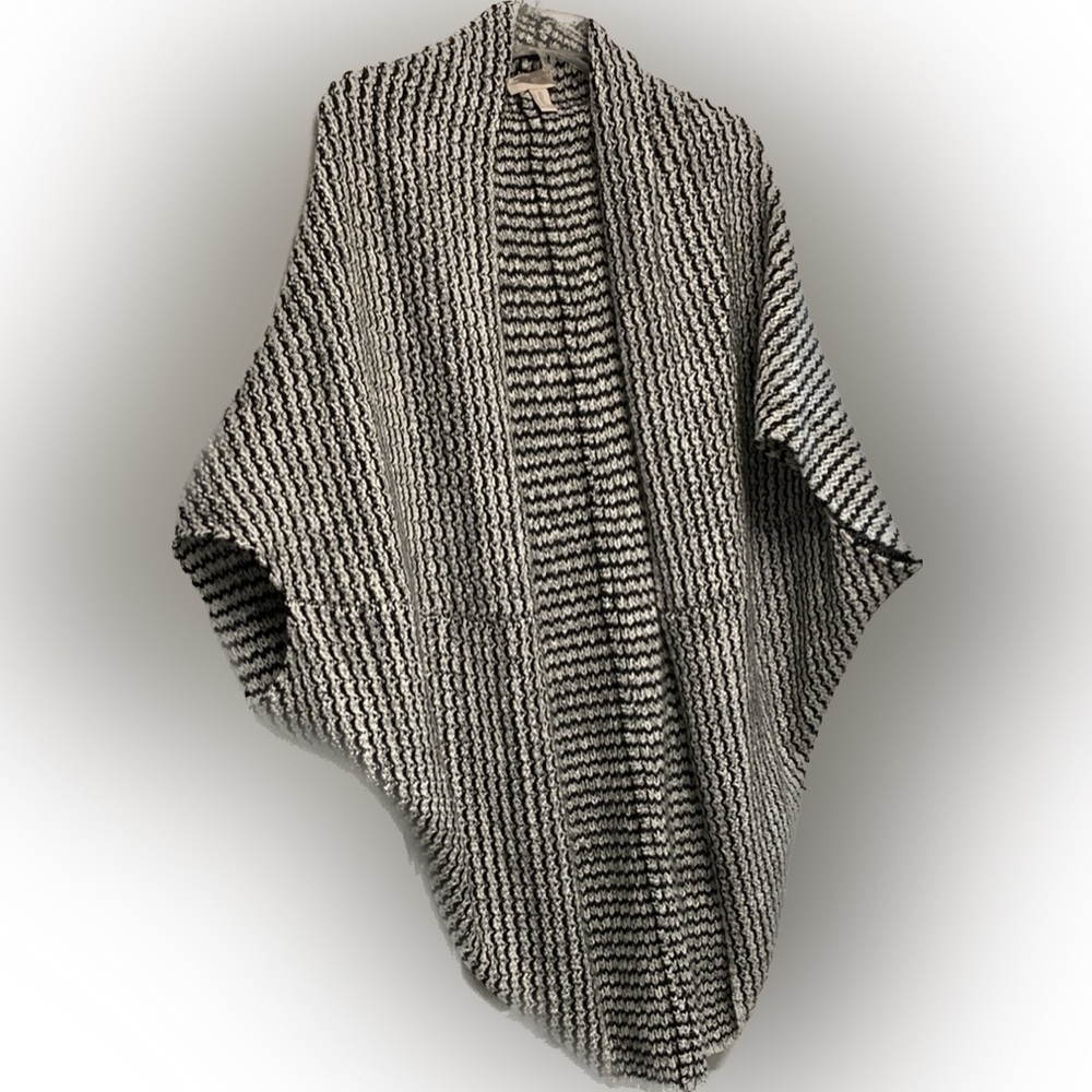 Black & white knit poncho